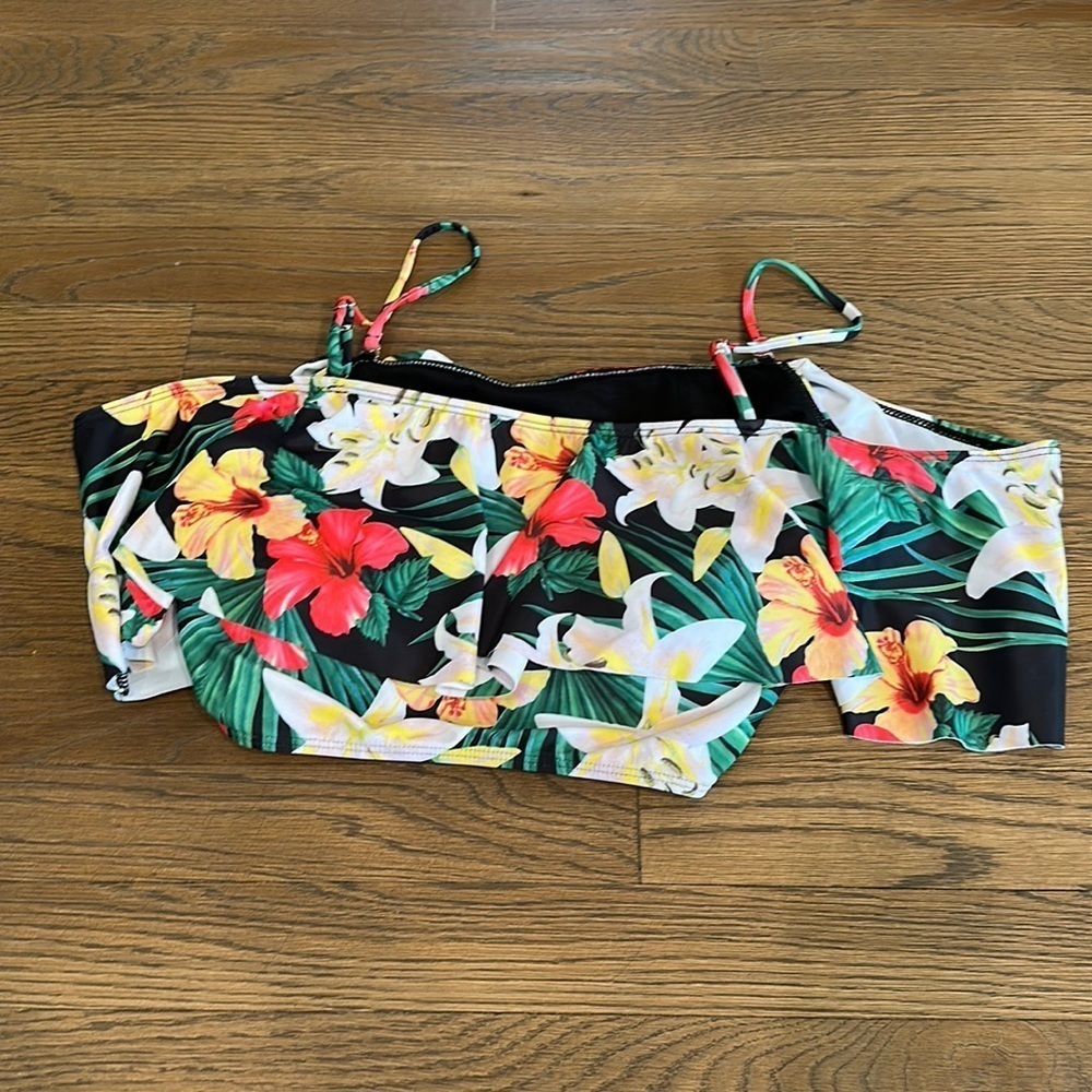 Davi & Dani Women’s Bikini Top - Size Medium